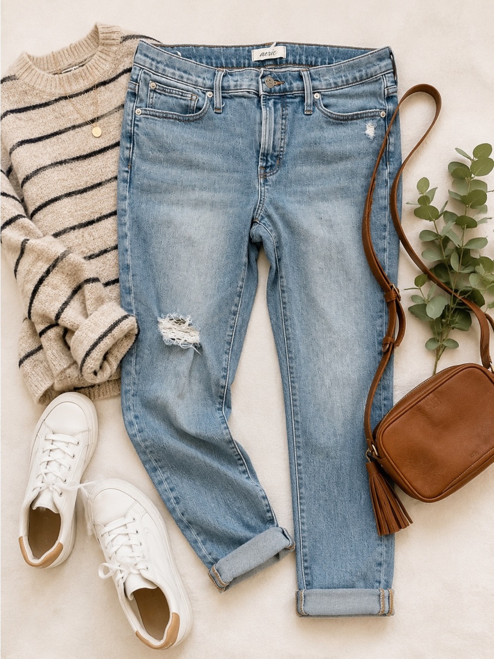 Madewell The Mid-Rise Perfect Vintage Light Blue Distressed Jeans Size 30
